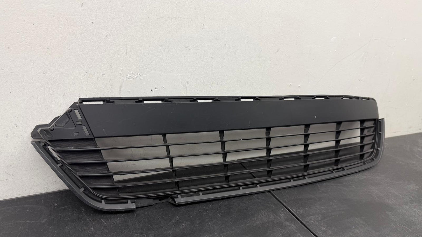 TOYOTA YARIS 2012-2014 Front bumper grille CE|L|LE; H/B