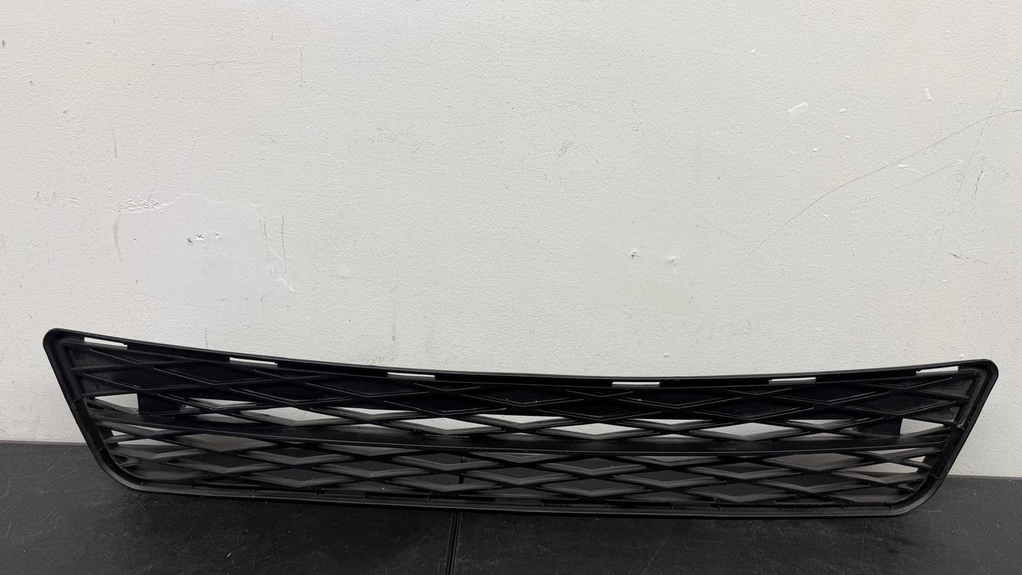 TOYOTA MATRIX 2009-2014 Front bumper grille
