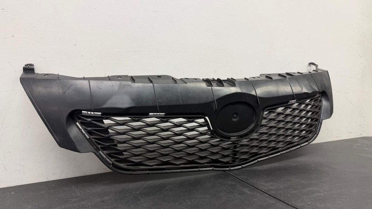 TOYOTA COROLLA 2009-2010 Grille assy USA Built [ little scratch ]