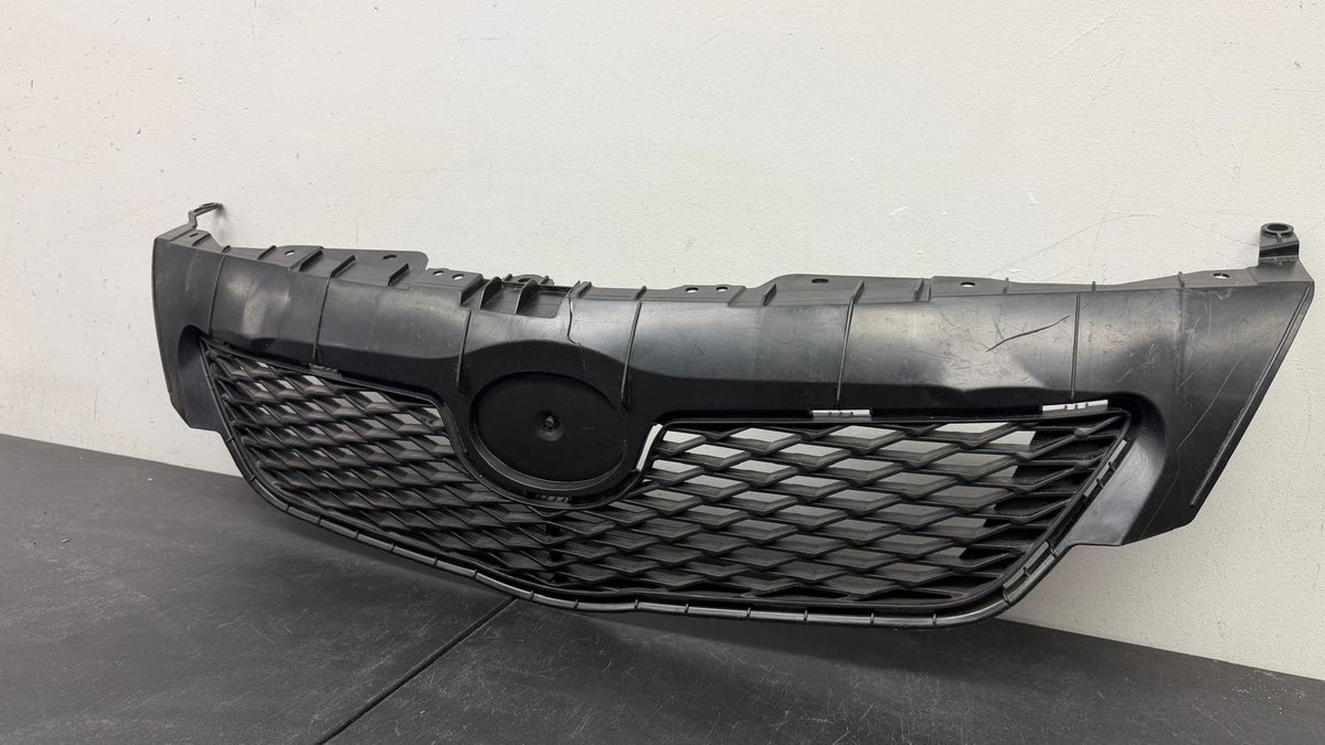 TOYOTA COROLLA 2009-2010 Grille assy USA Built [ little scratch ]