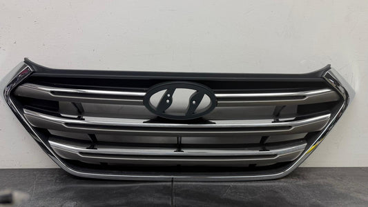 HYUNDAI TUCSON 2016-2017 Grille assy w/Pedestrian Recognition; To 5-16-16; Silver/Chrome Mldg