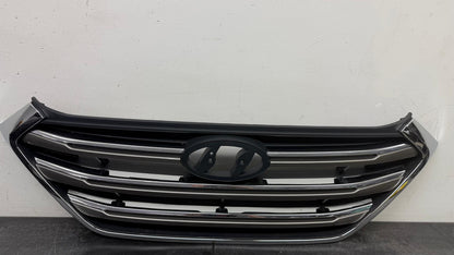 HYUNDAI TUCSON 2016-2017 Grille assy w/Pedestrian Recognition; To 5-16-16; Silver/Chrome Mldg