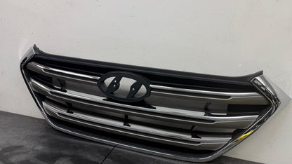 HYUNDAI TUCSON 2016-2017 Grille assy w/Pedestrian Recognition; To 5-16-16; Silver/Chrome Mldg