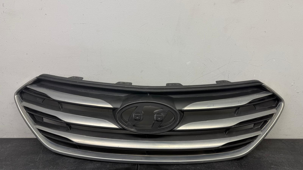 HYUNDAI SANTA FE SPORT 2017-2018 Grille assy w/o Front View Camera