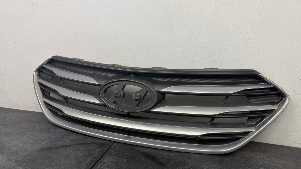 HYUNDAI SANTA FE SPORT 2017-2018 Grille assy w/o Front View Camera