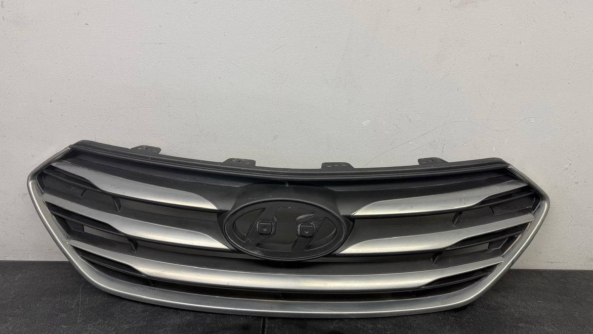 HYUNDAI SANTA FE SPORT 2017-2018 Grille assy w/o Front View Camera