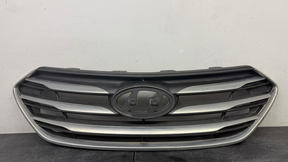 HYUNDAI SANTA FE SPORT 2017-2018 Grille assy w/o Front View Camera