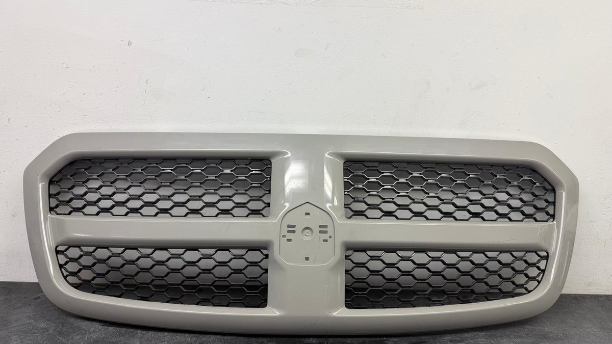 DODGE RAM 1500/1500 CLASSIC 2013-2023 Grille assy Chrome/Black; PTM