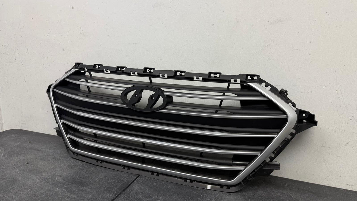 HYUNDAI ELANTRA GRILLE  2017-2018  BLACK W/ SILVER MOLDING USA/KOREA