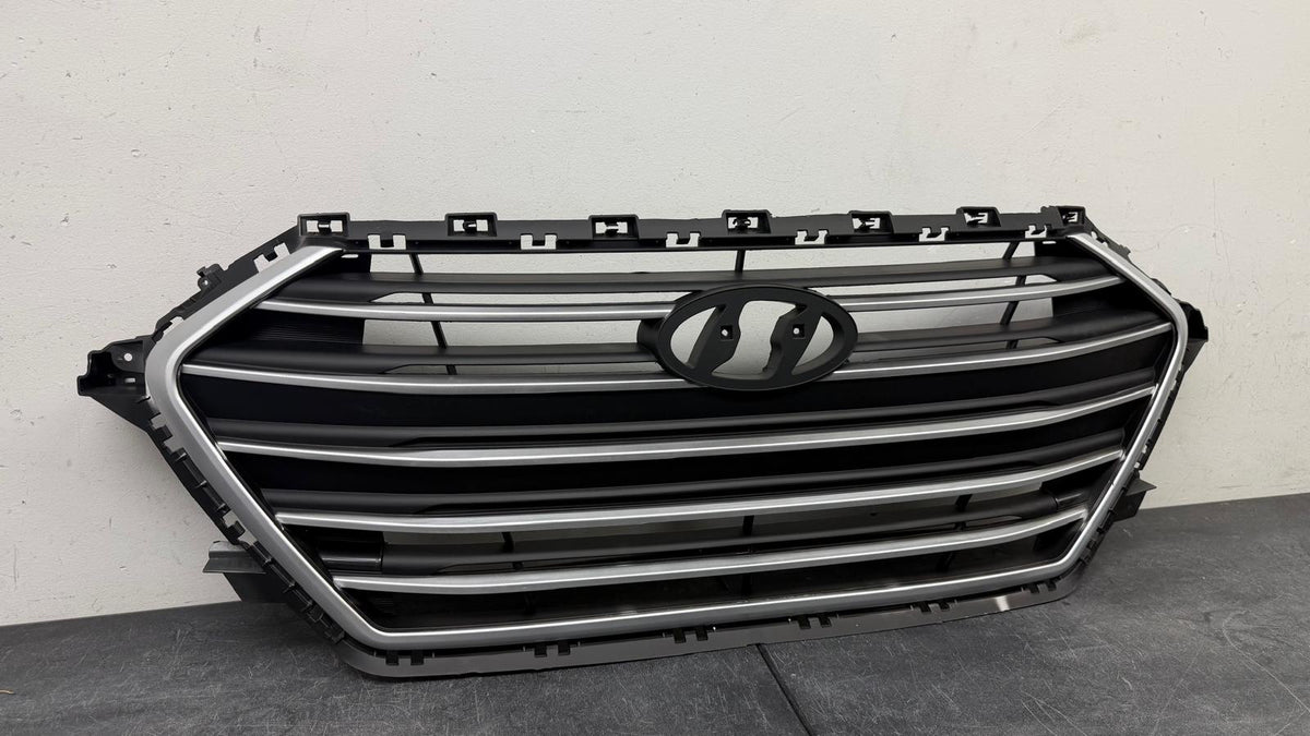 HYUNDAI ELANTRA GRILLE  2017-2018  BLACK W/ SILVER MOLDING USA/KOREA