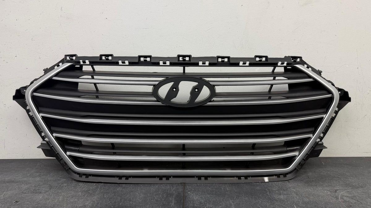 HYUNDAI ELANTRA GRILLE  2017-2018  BLACK W/ SILVER MOLDING USA/KOREA