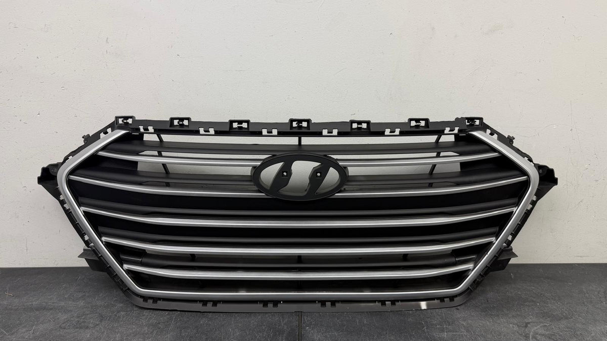 HYUNDAI ELANTRA GRILLE  2017-2018  BLACK W/ SILVER MOLDING USA/KOREA