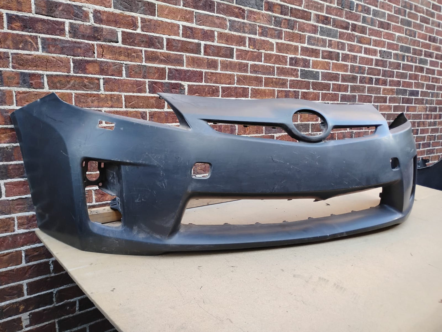 TOYOTA PRIUS 2010-2015 FRONT BUMPER OCCASION!