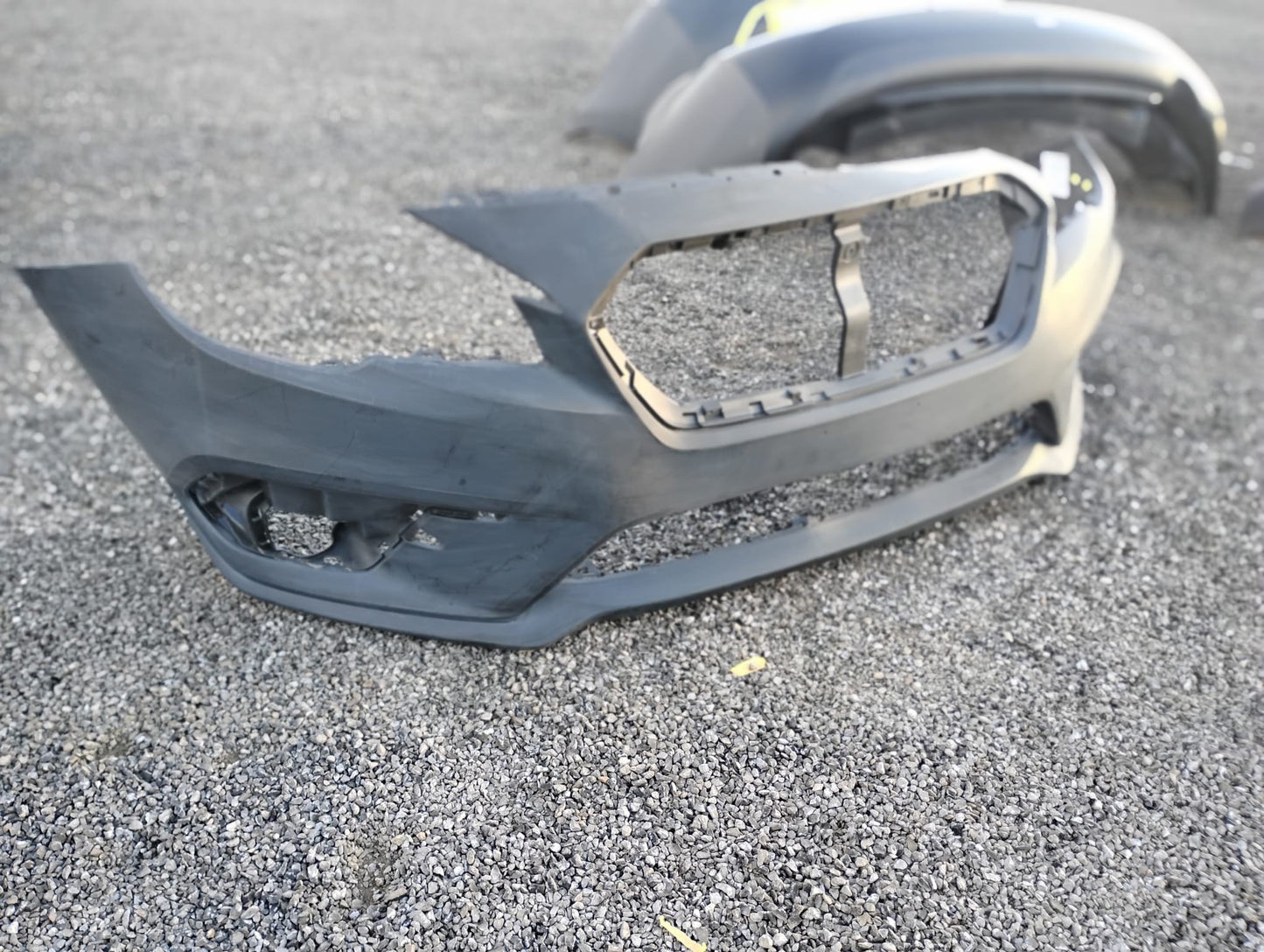 SUBARU LEGACY 2018 -2019 Front bumper cover prime OCCASION !