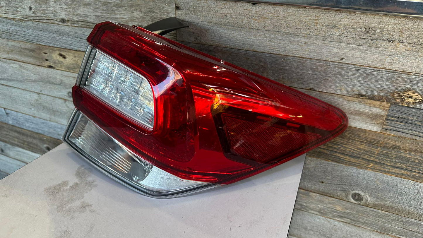 SUBARU CROSSTREK 2018-2019 PASSENGER OUTER TAILLAMP ASSY 17-19 IMPREZA HATCHBACK