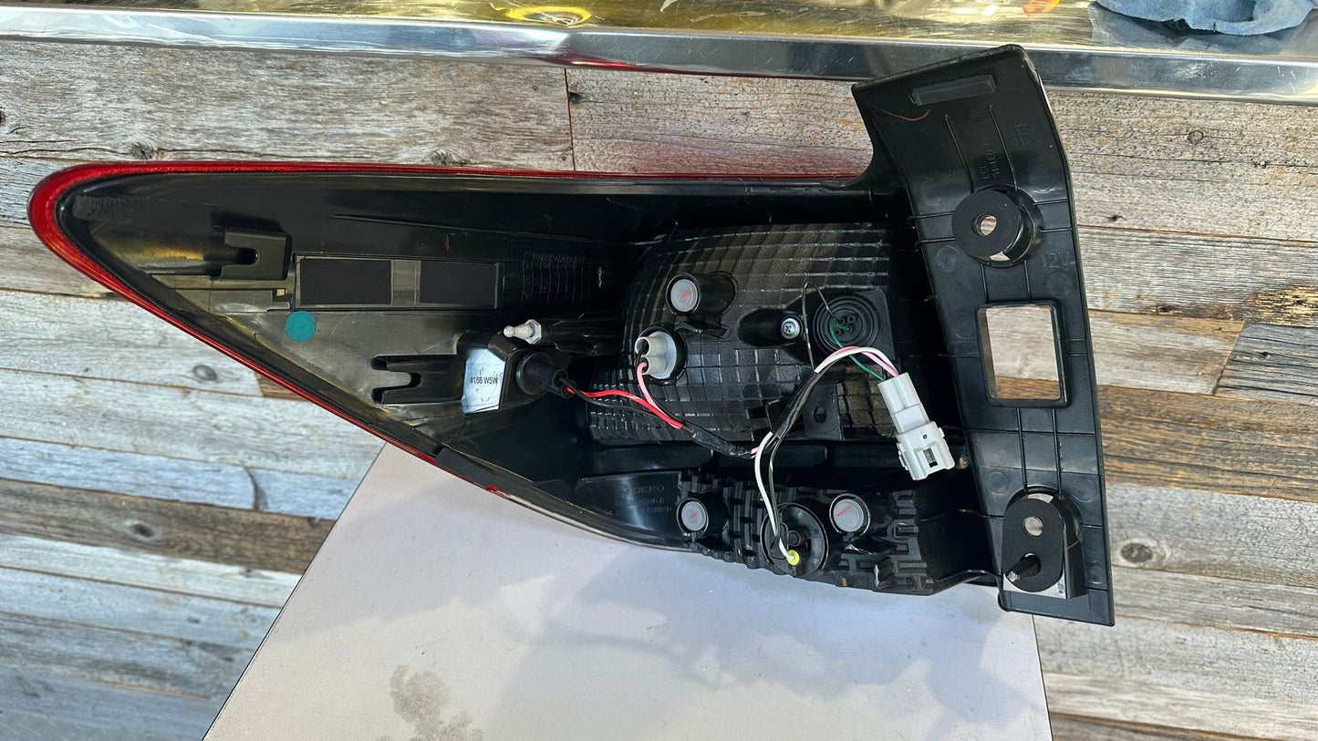 SUBARU CROSSTREK 2018-2019 PASSENGER OUTER TAILLAMP ASSY 17-19 IMPREZA HATCHBACK