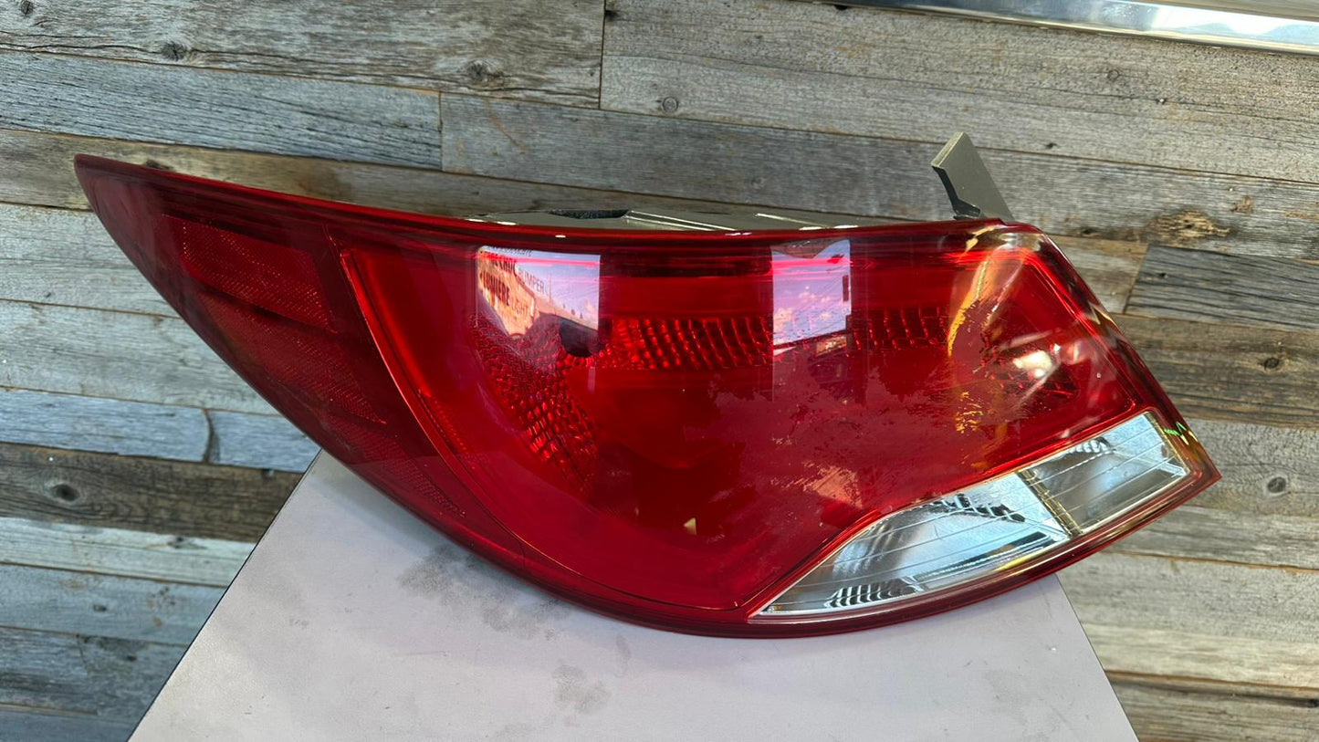 Hyundai Accent Sedan Outer Taillamp Assembly 2015- 2017 Driver Side