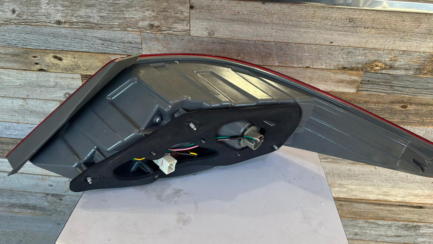 Hyundai Accent Sedan Outer Taillamp Assembly 2015- 2017 Driver Side