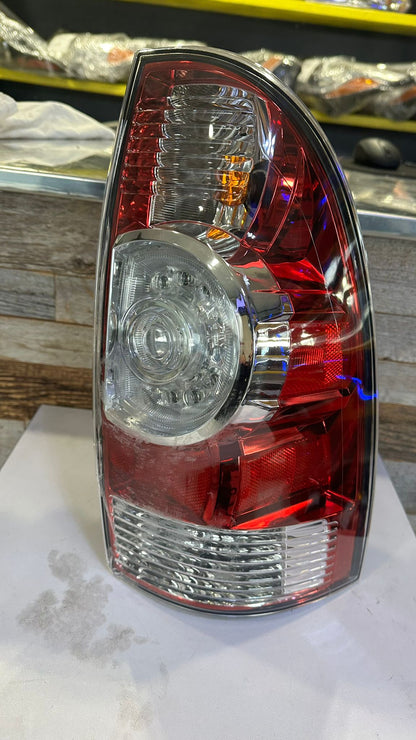 TOYOTA TACOMA 2009-2015 Passenger Taillamp assy LED Type; w/Wiring Harness; Clear Center Lens