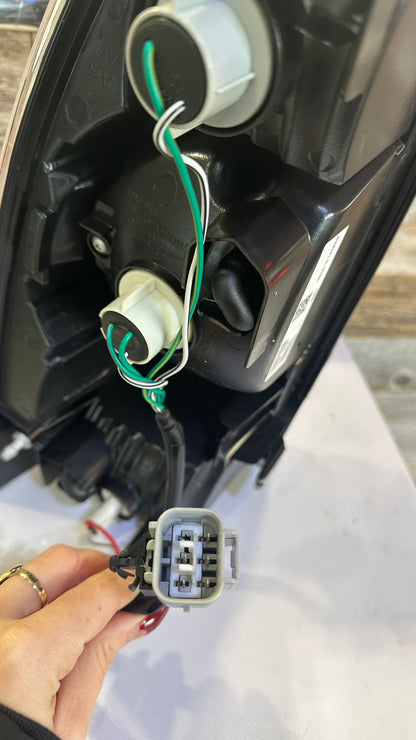 TOYOTA TACOMA 2009-2015 Passenger Taillamp assy LED Type; w/Wiring Harness; Clear Center Lens