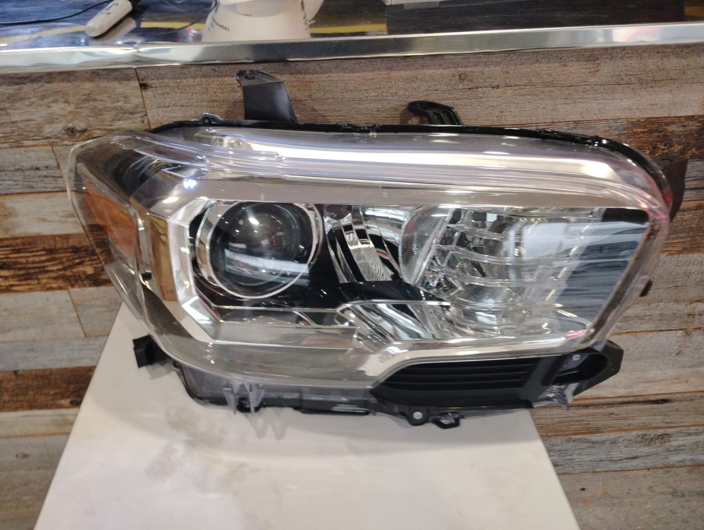TOYOTA TACOMA 2016 2018 Passenger Headlamp assy composite Halogen; w/o LED DRL; w/o Fog Lamps; Chrome Bezel