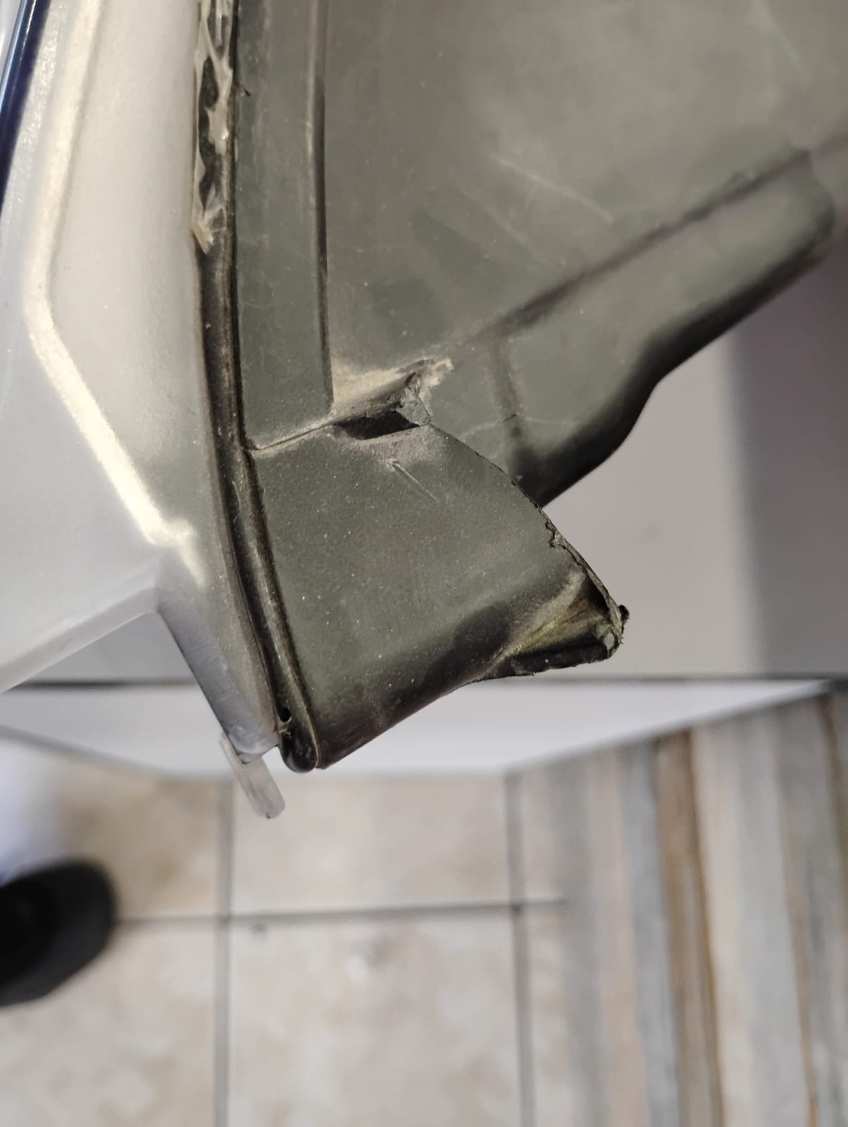 DODGE RAM HEADLAMP 2016 - 2018  PASSAGER SIDE ,CHROME BEZEL