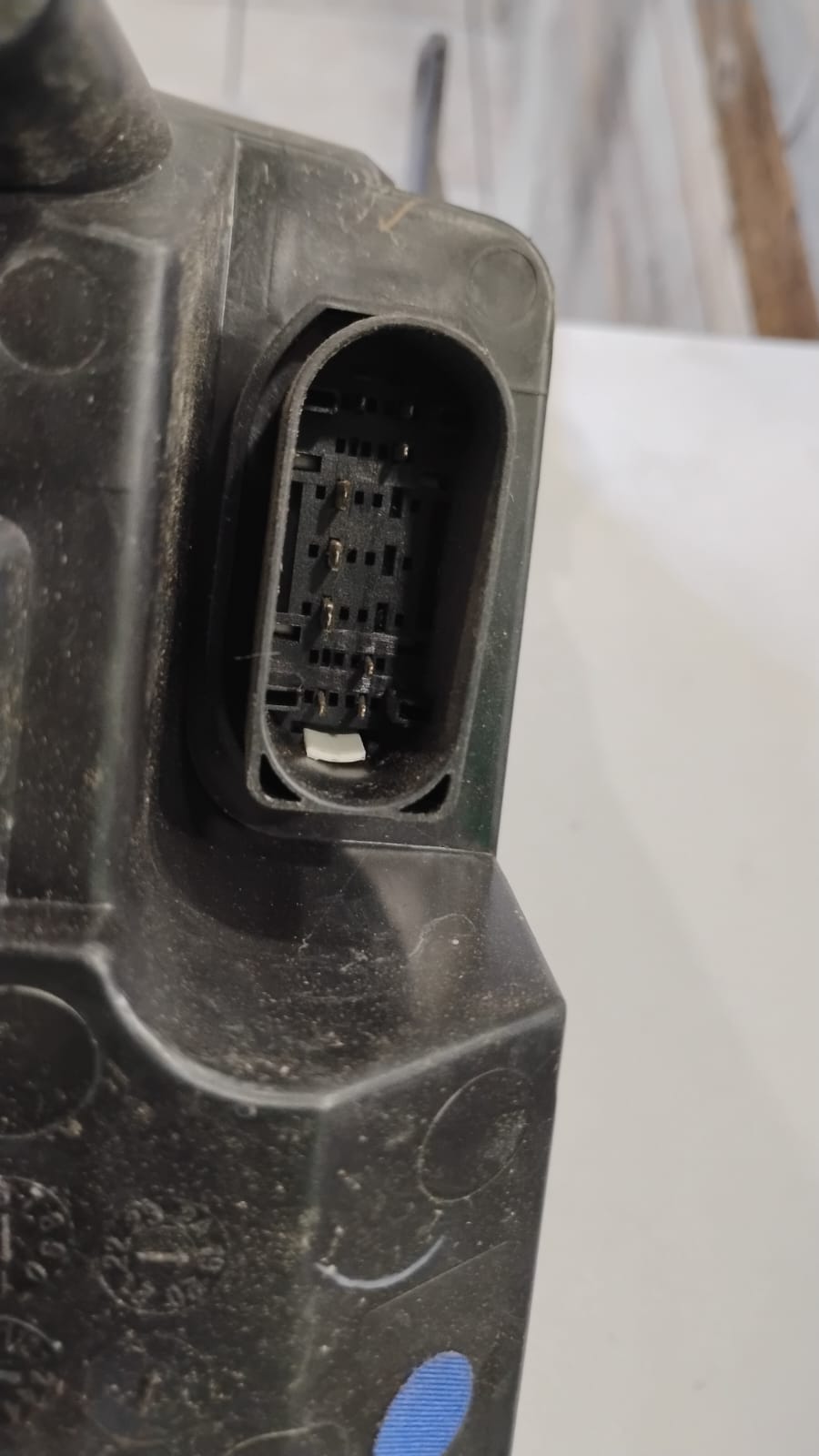 DODGE RAM 1500 2016 2018 Driver Headlamp assy composite Projector Type; Black