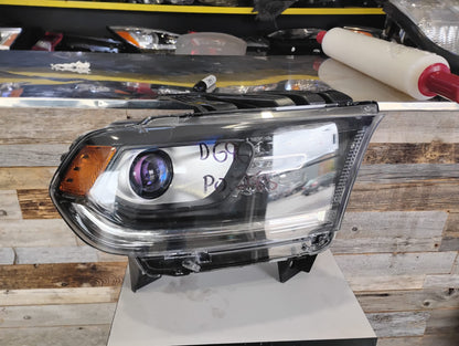 DODGE DURANGO 2016 2020 PASSAGER RT Headlamp assy composite Halogen; w/o LED Lamp; Black Trim