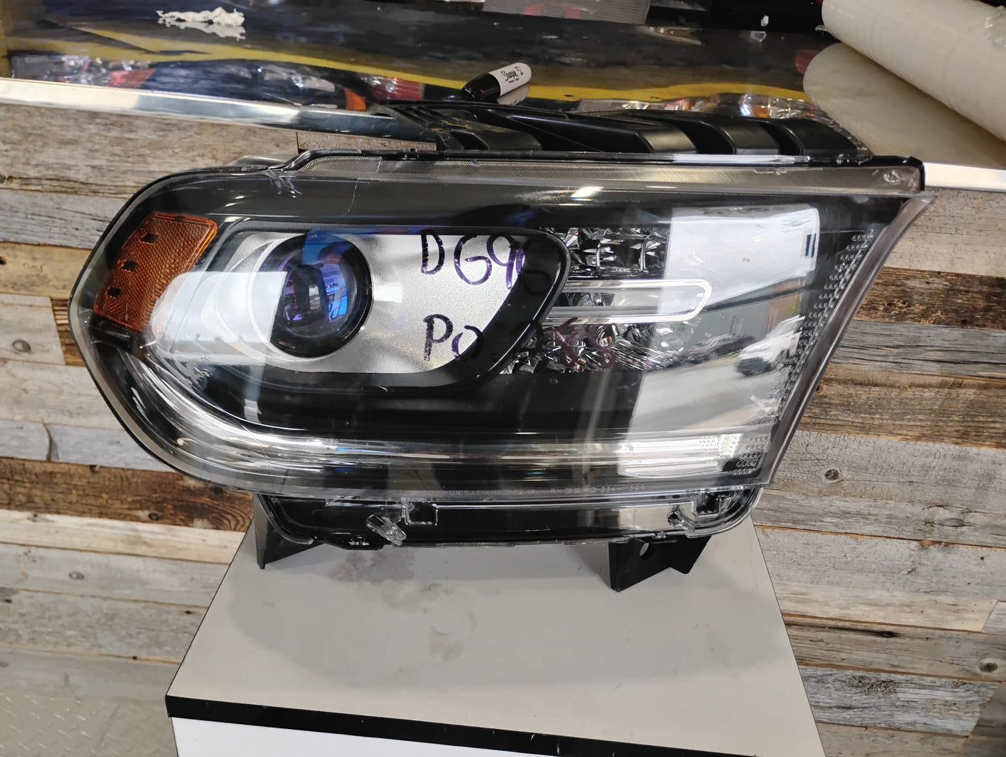 DODGE DURANGO 2016 2020 PASSAGER RT Headlamp assy composite Halogen; w/o LED Lamp; Black Trim