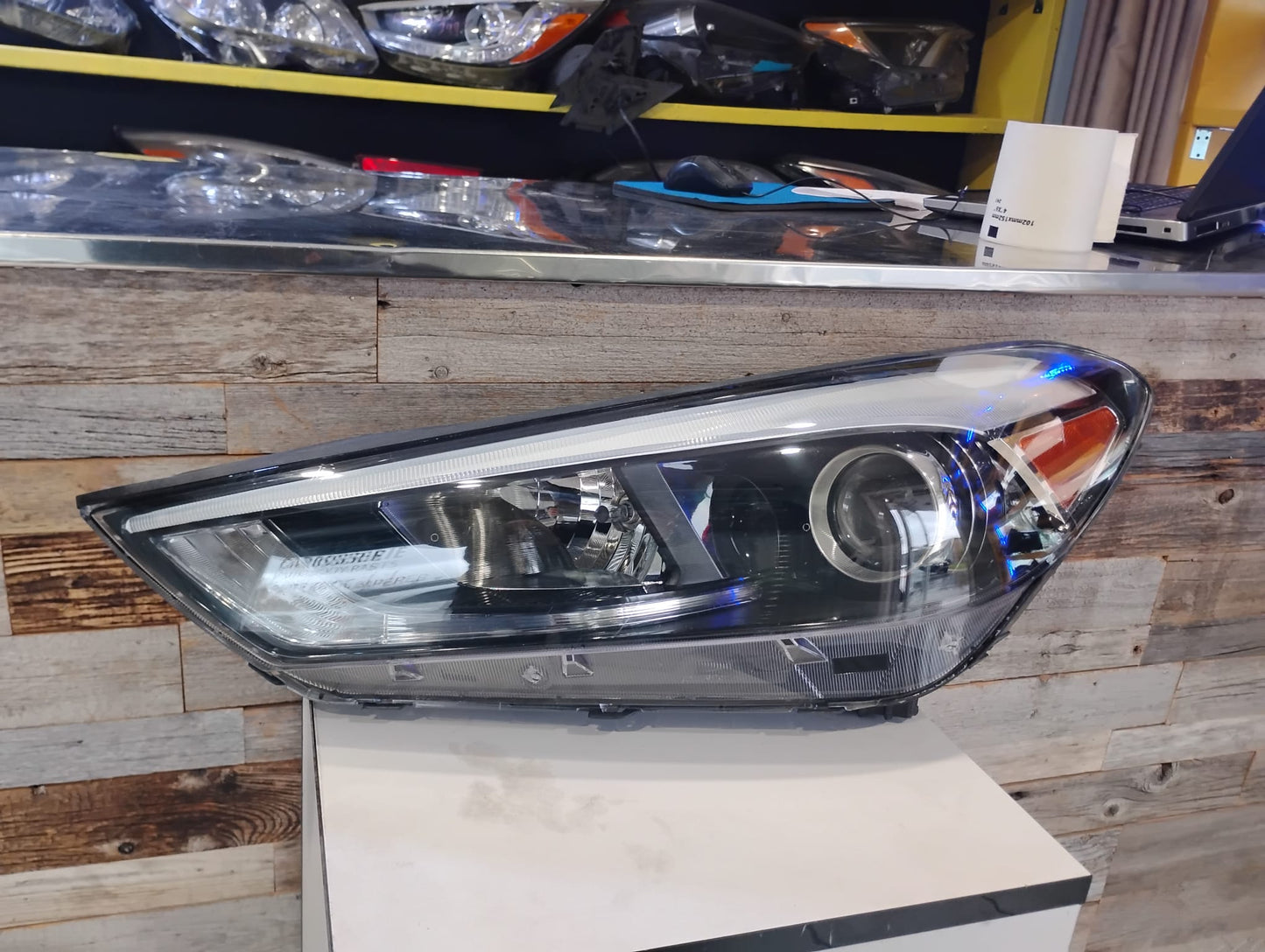 HYUNDAI TUCSON 2016 2018 DRIVER SIDE Headlamp assy composite Halogen; w/LED Position Lamp